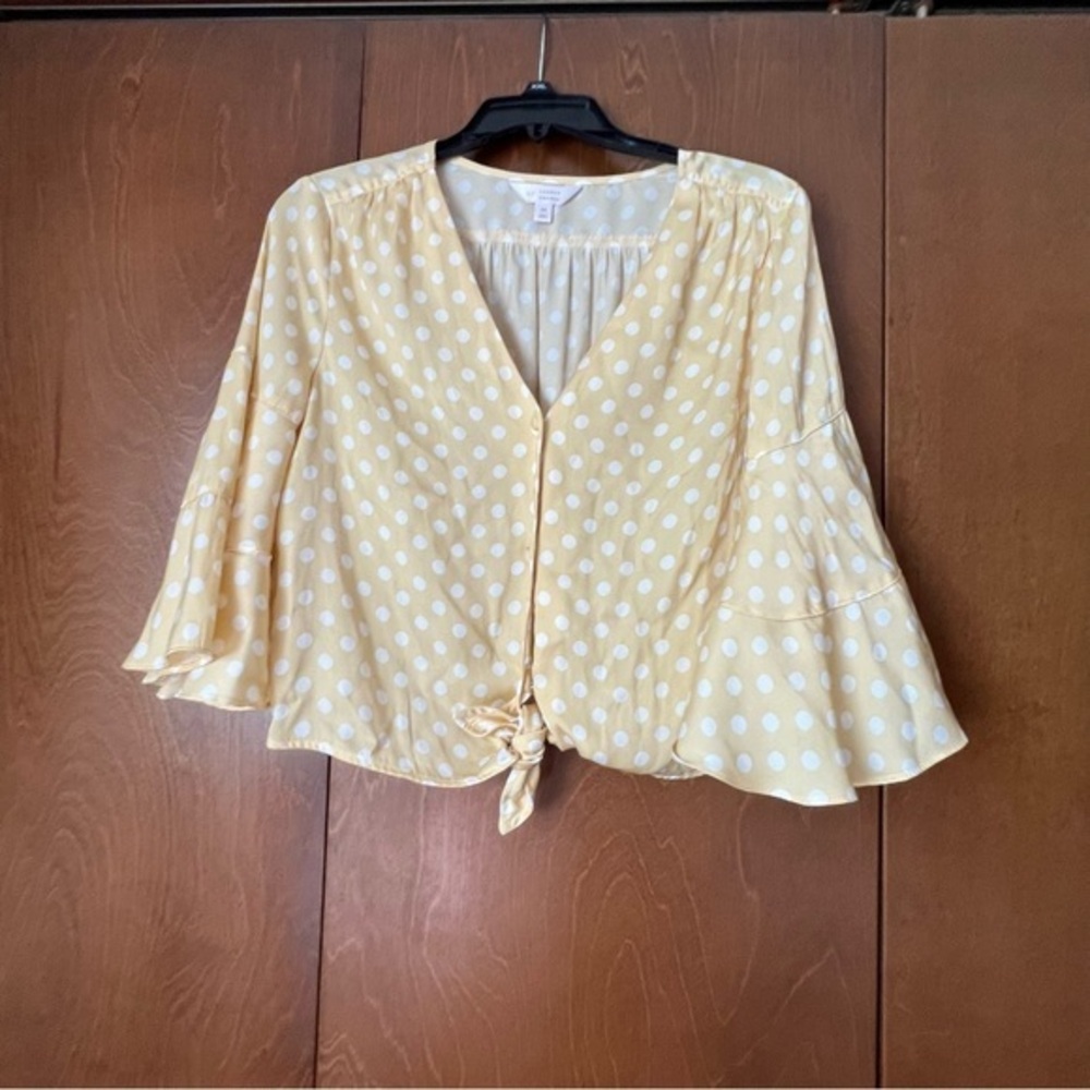 LC Lauren Conrad Buttery Yellow, Tie Front, Flowing Sleeved Top EUC Sz Medium